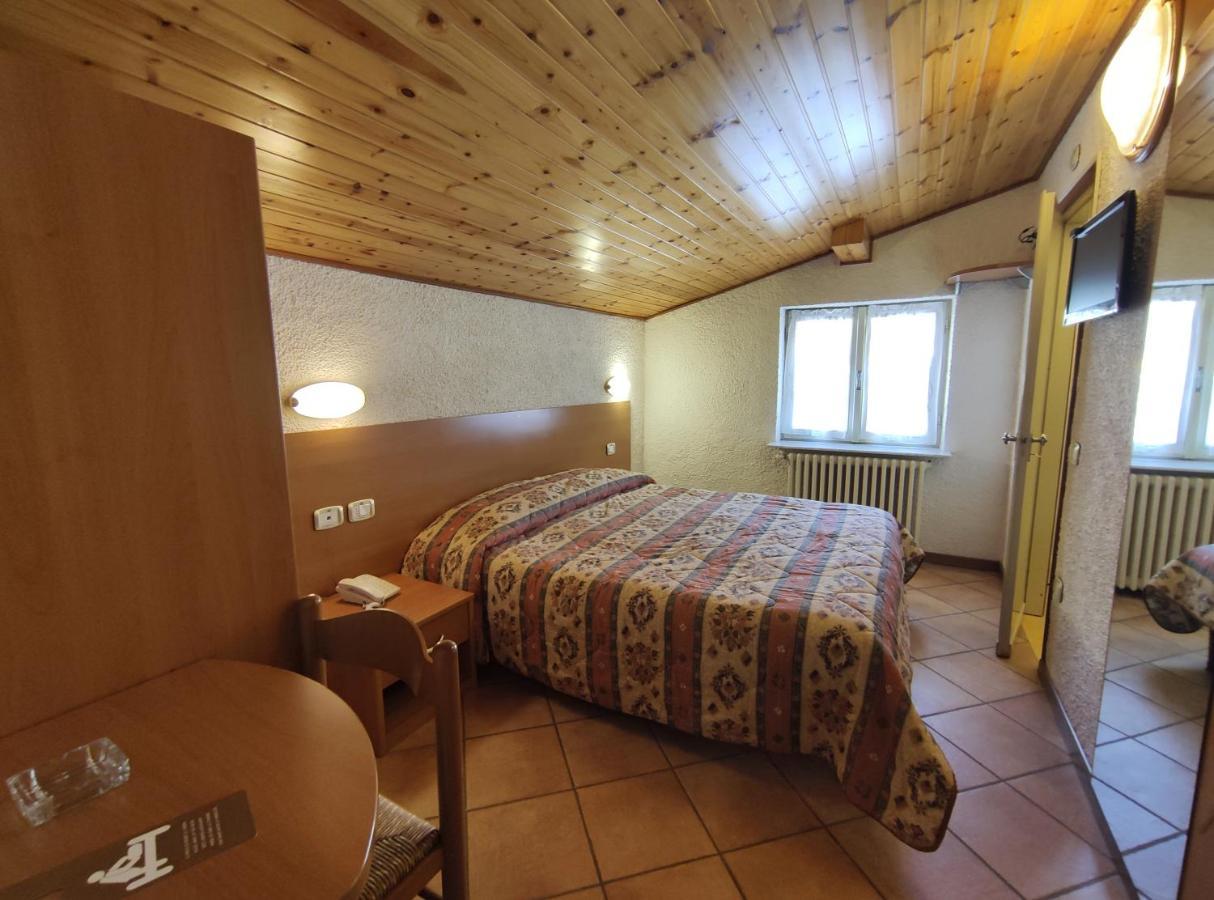 Hotel Milano Piazzatorre Buitenkant foto