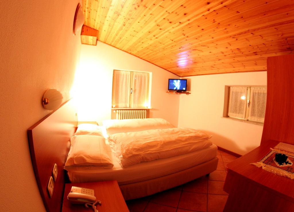 Hotel Milano Piazzatorre Buitenkant foto
